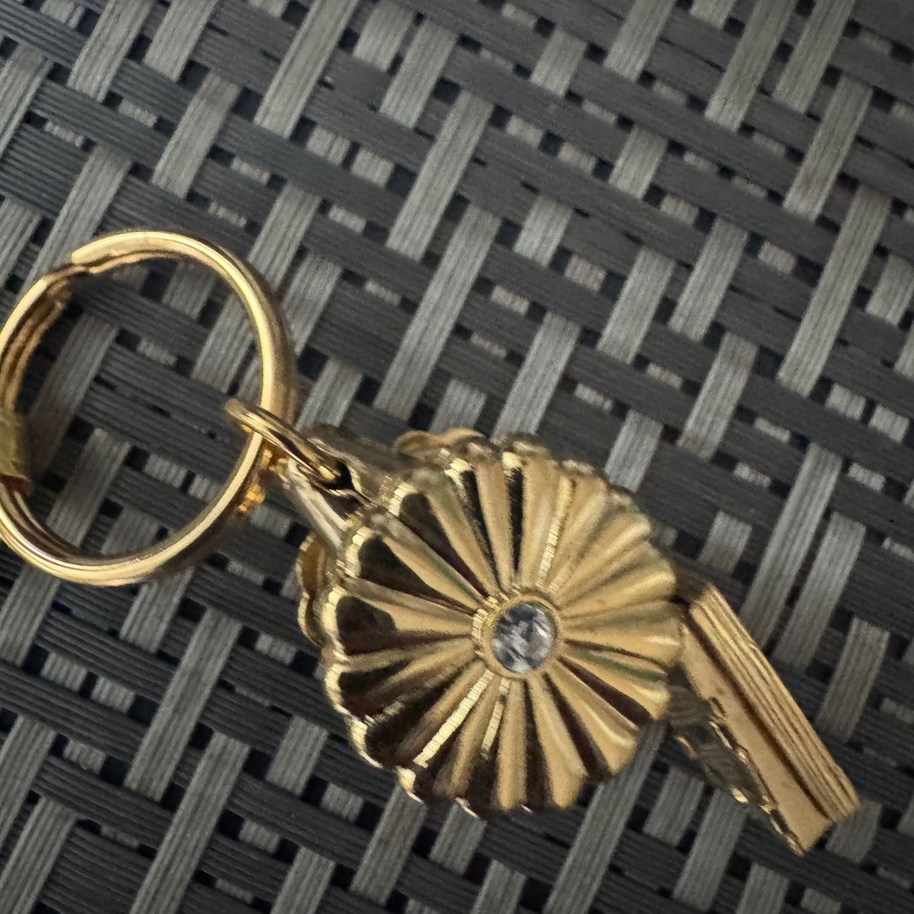 Whiting and Davis keyring  whistle new rare
It whistles too